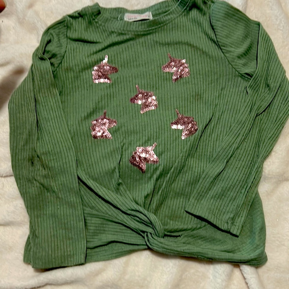 Girls size 6 shirt